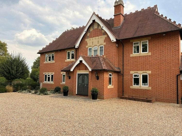 13-16 December in Harleyford nr Marlow BUCKS UK - Image 3