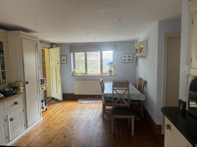 Dogsit 1 night 26 Sept in Beaconsfield BUCKS UK - Image 4