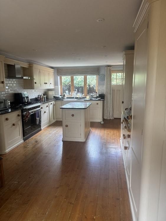 Dogsit 1 night 26 Sept in Beaconsfield BUCKS UK - Image 3