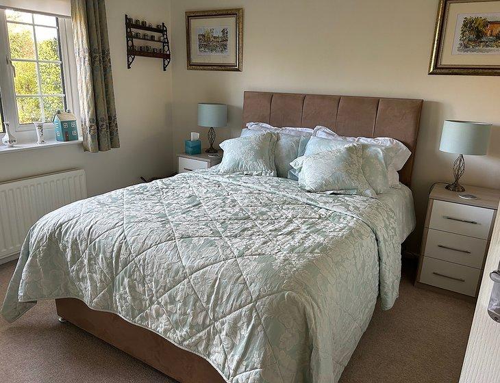 Pennington, Lymington, South East England - Image 5