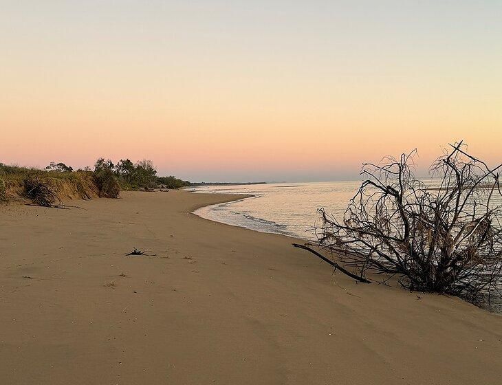 Moore Park Beach, Queensland - Image 6