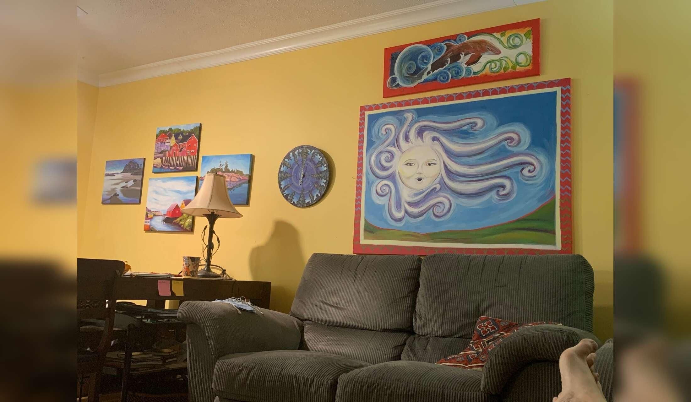 2 B floor level apt with rose garden, studio & adoring golden retriever Sept 13-20 - Image 5