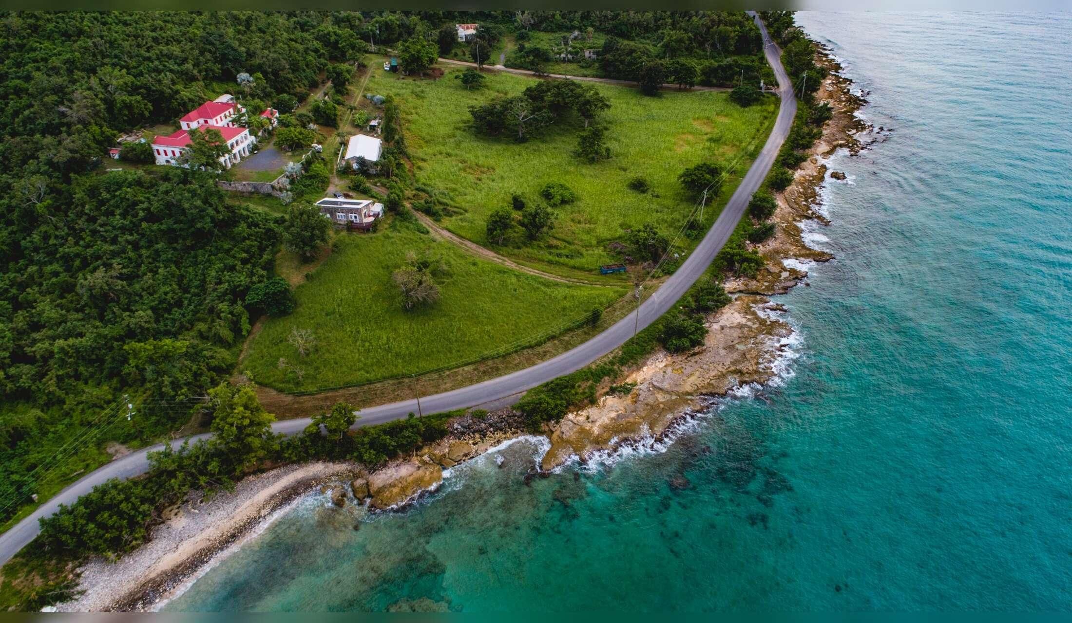 Oceanfront Estate in the Caribbean - Image 3