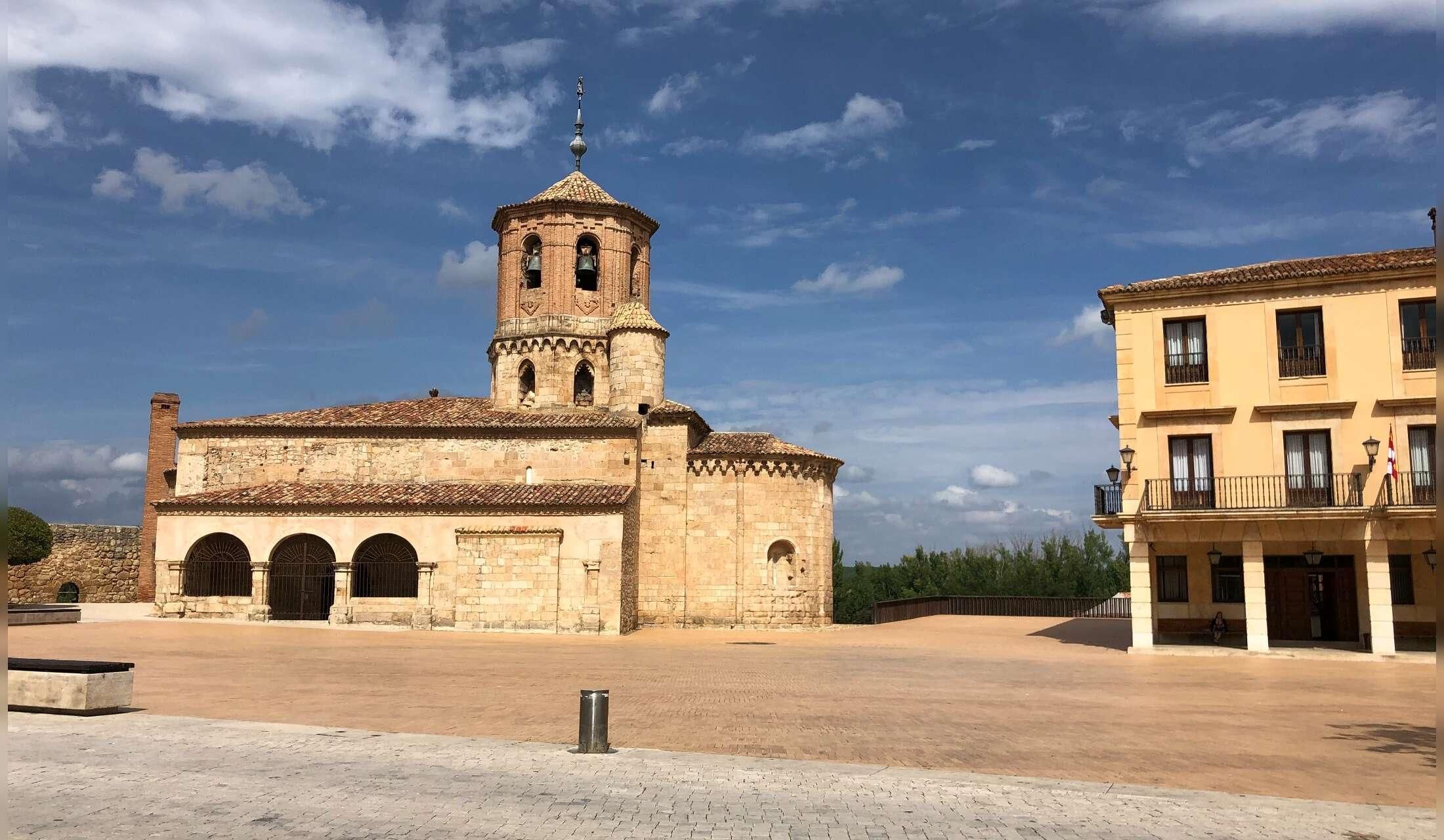 Quiet retreat in the heart of Spain in the company of a white tomcat - Image 8