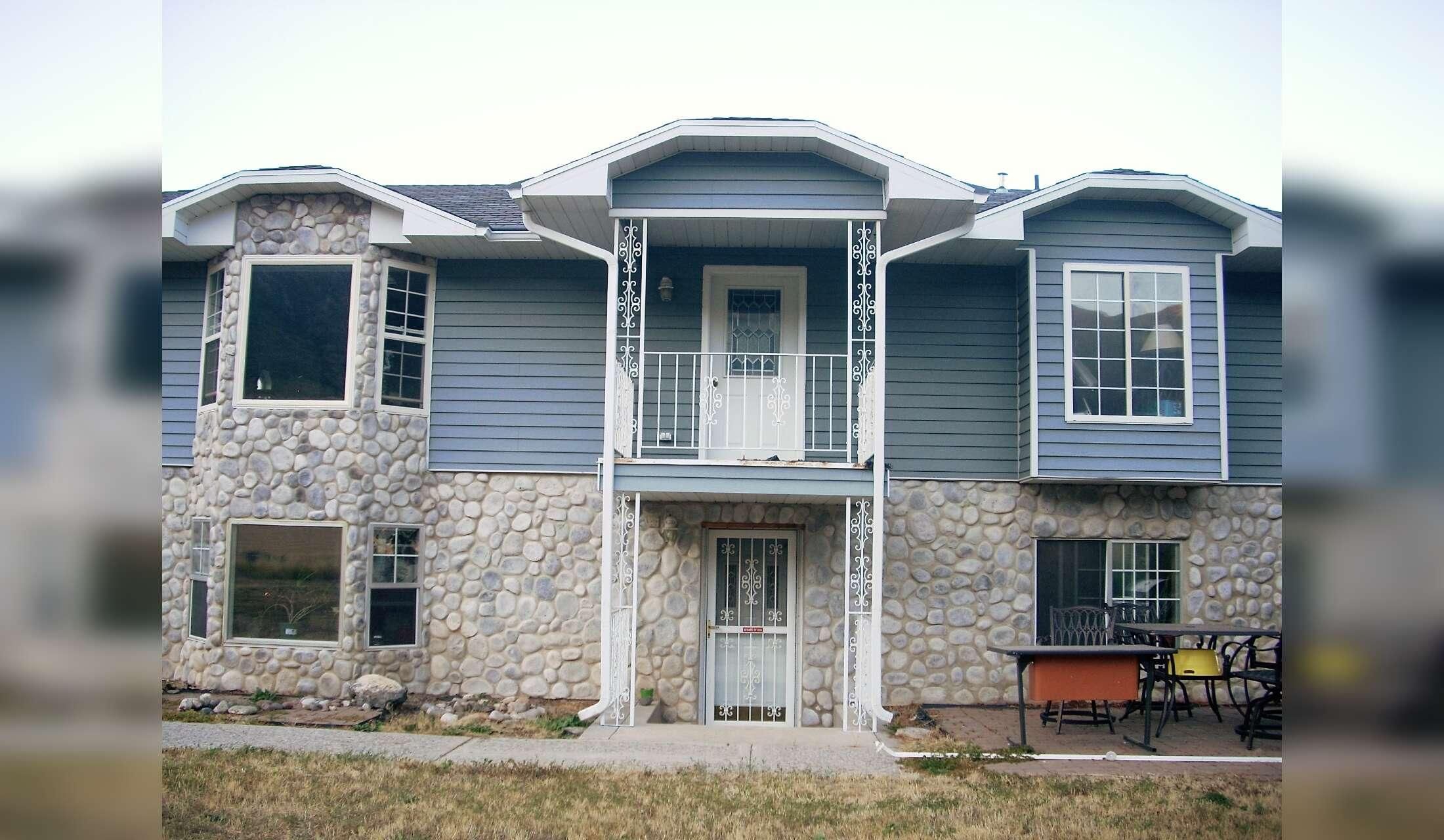 Small homestead sitting - Image 3