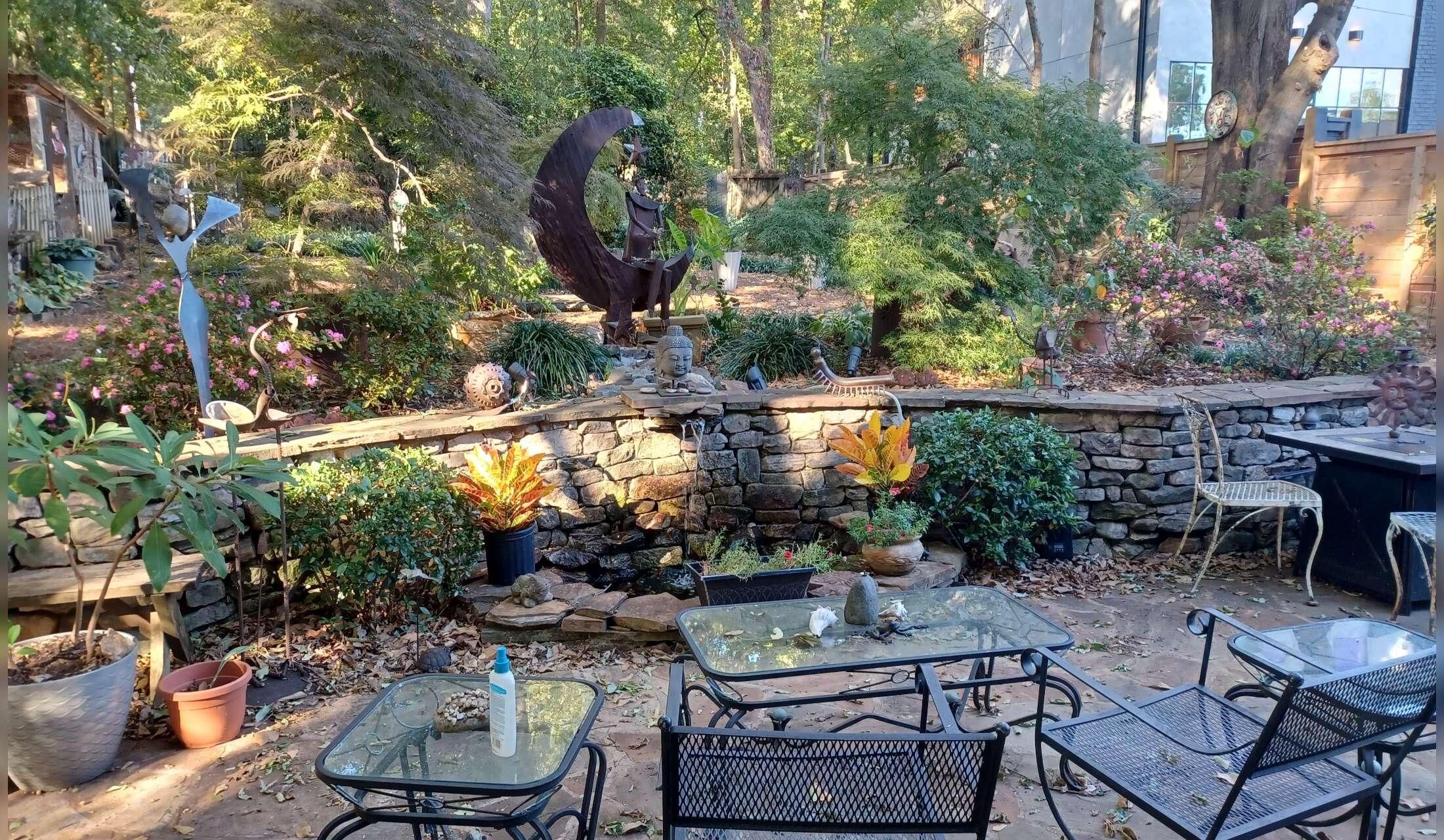 Delightful intown bungelow with elderly female purebred white lab, indoor/outdoor 3-legged cat, and one accrued outdoor feral cat (Non-Paying) - Image 8