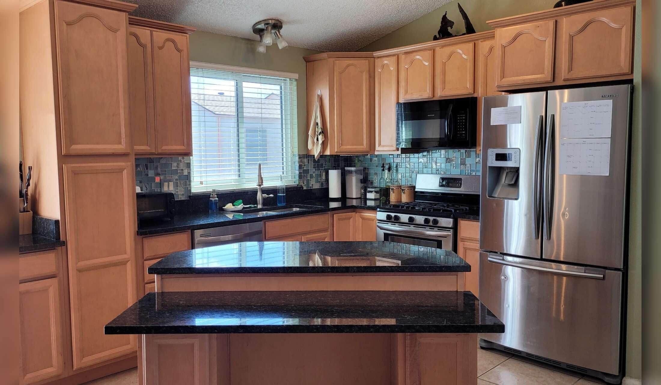 Looking for a house and cat sitter - Image 2