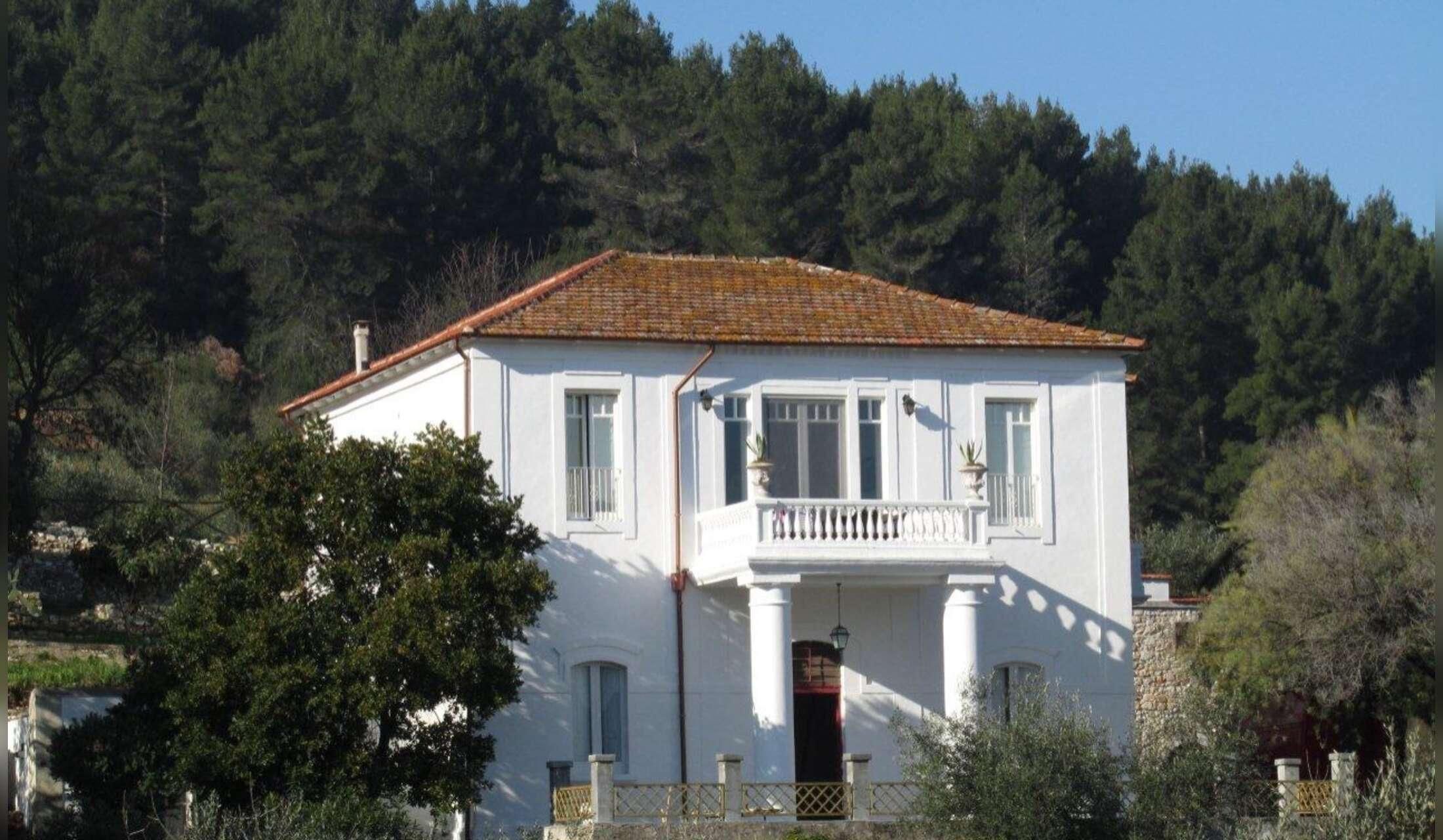 An old villa immersed in the National Park, 5’ from the sea