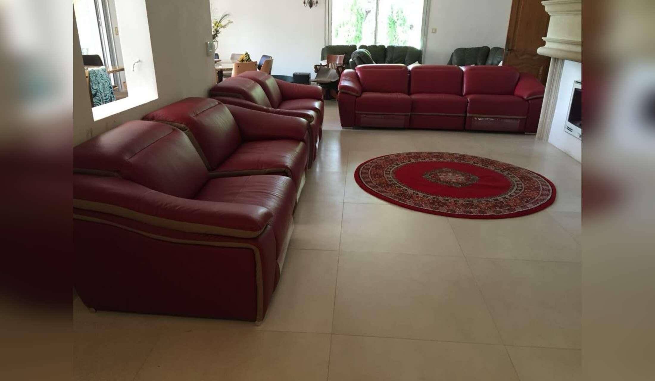 Large modern house - Image 3