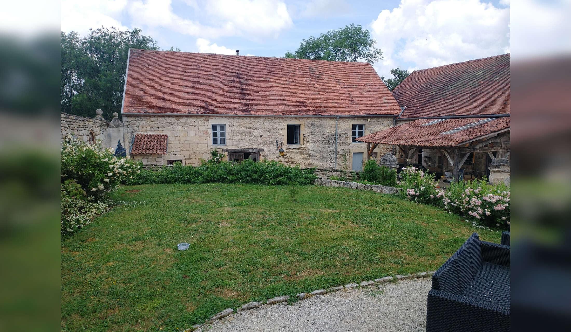 Unique nature experience - Remote farm in Burgundian forest - Image 2