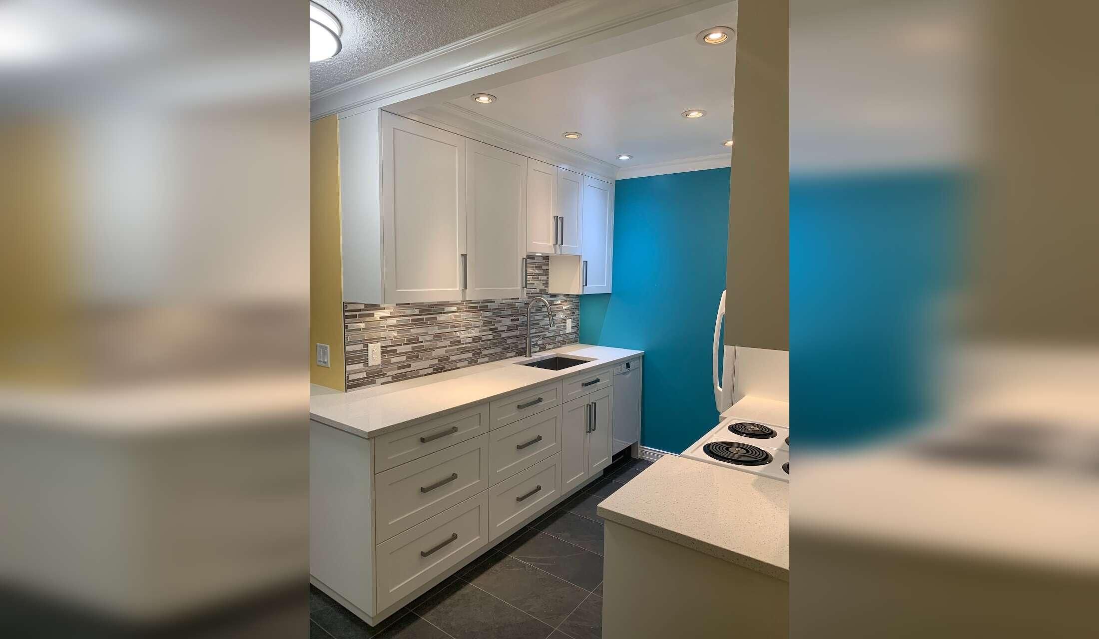 2 B floor level apt with rose garden, studio & adoring golden retriever Sept 13-20 - Image 2