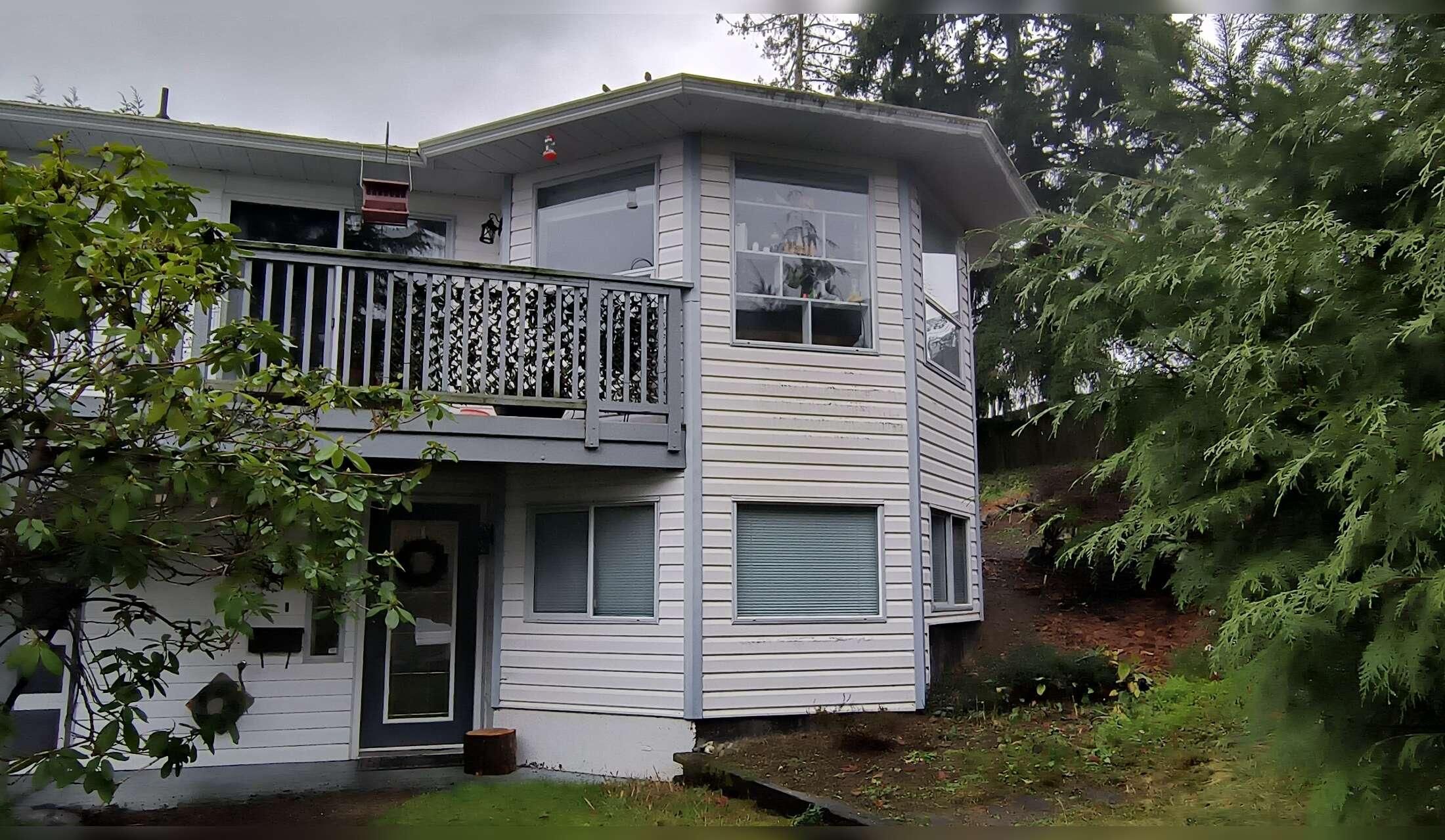 Relax on southern Vancouver Island and enjoy our home and pets