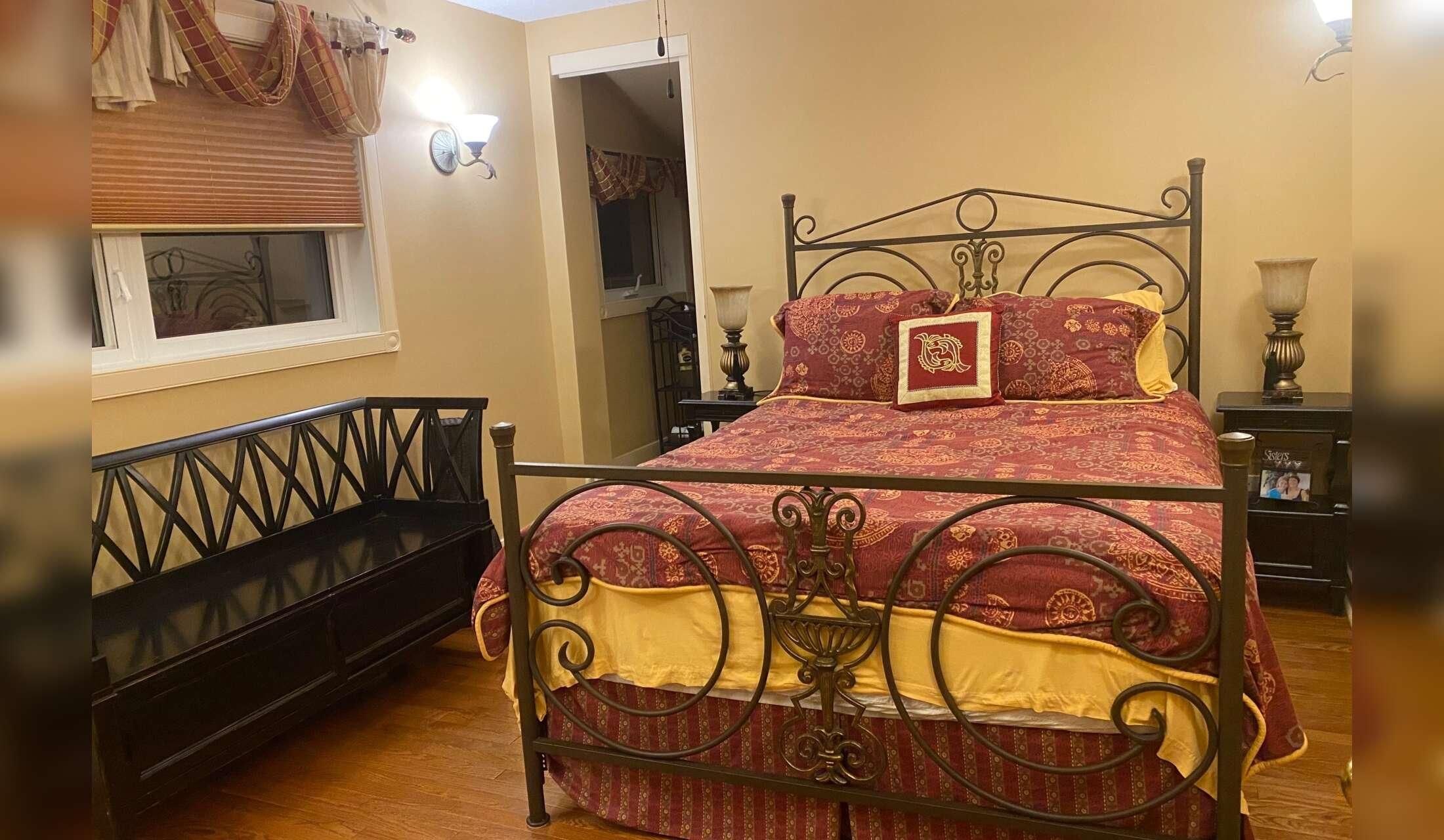 ENJOY A PEACEFUL HAVEN WITH FURRY FRIENDS JUST MINUTES AWAY FROM THE HUSTLE & BUSTLE