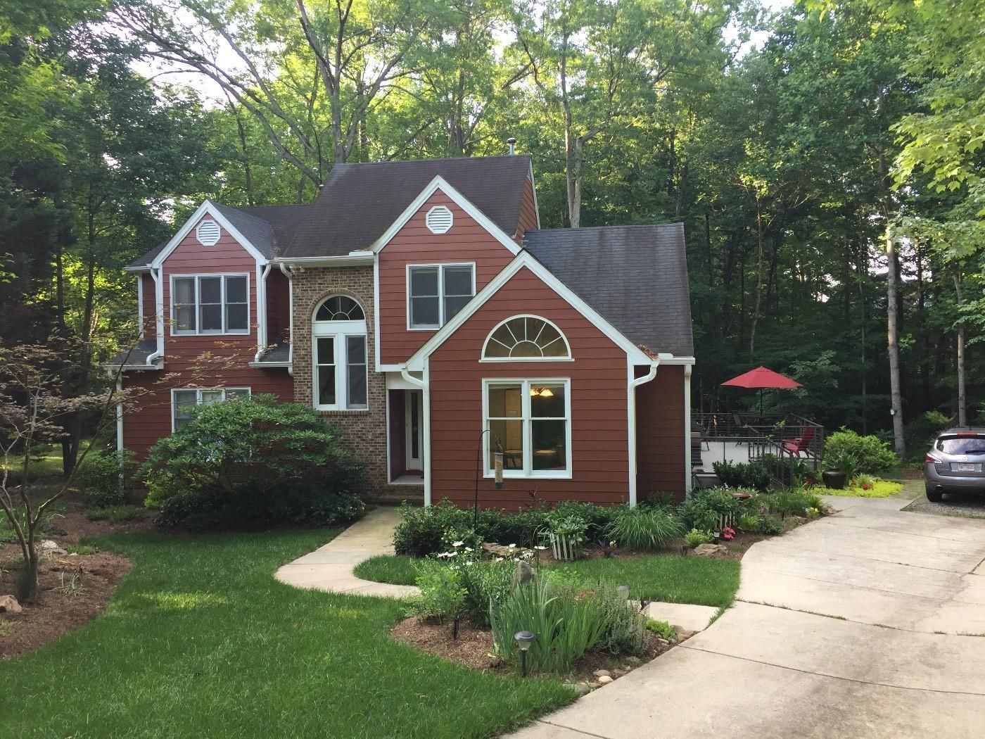 Cat lovers needed to care for contemporary home nestled in wooded neighborhood (lots of privacy, yet close to Durham/Raleigh/Chapel Hill, North Carolina, USA)