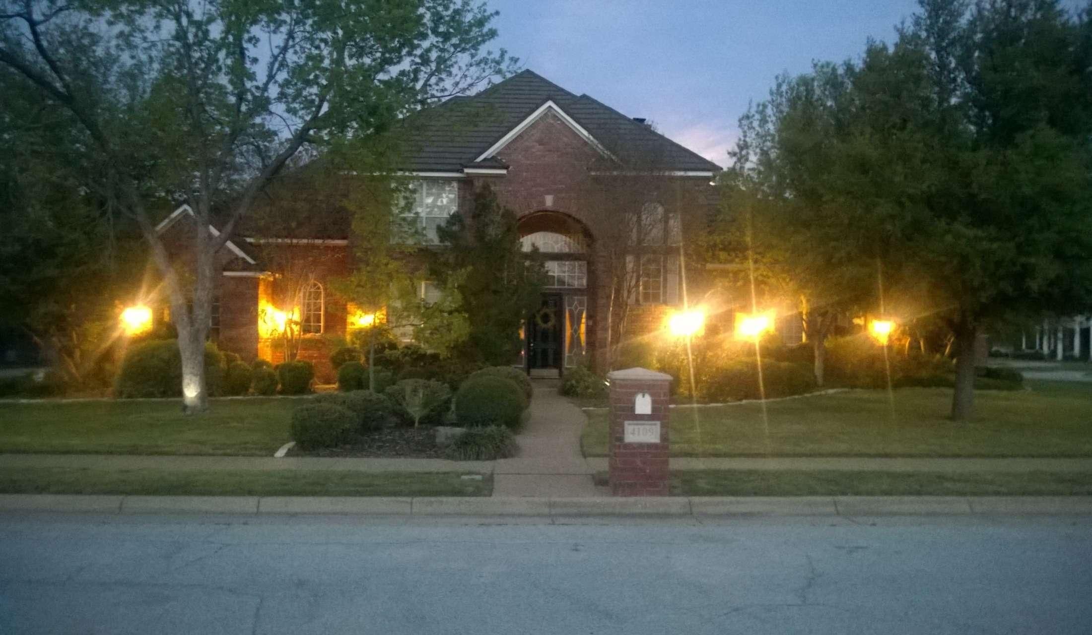Arlington, Texas luxury home needs Dog Lover in January