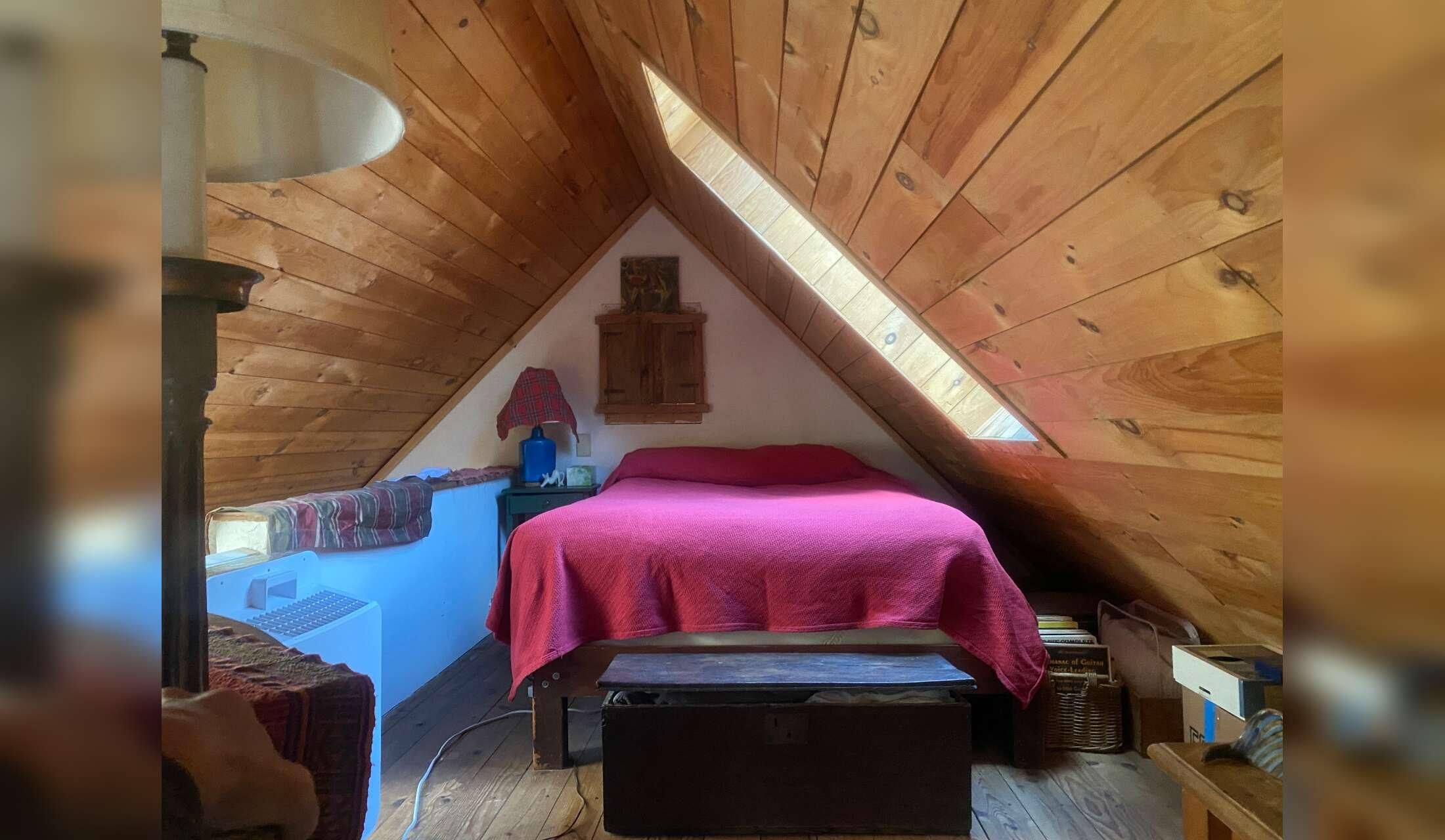 Artist's Cottage in the Woods - Image 8