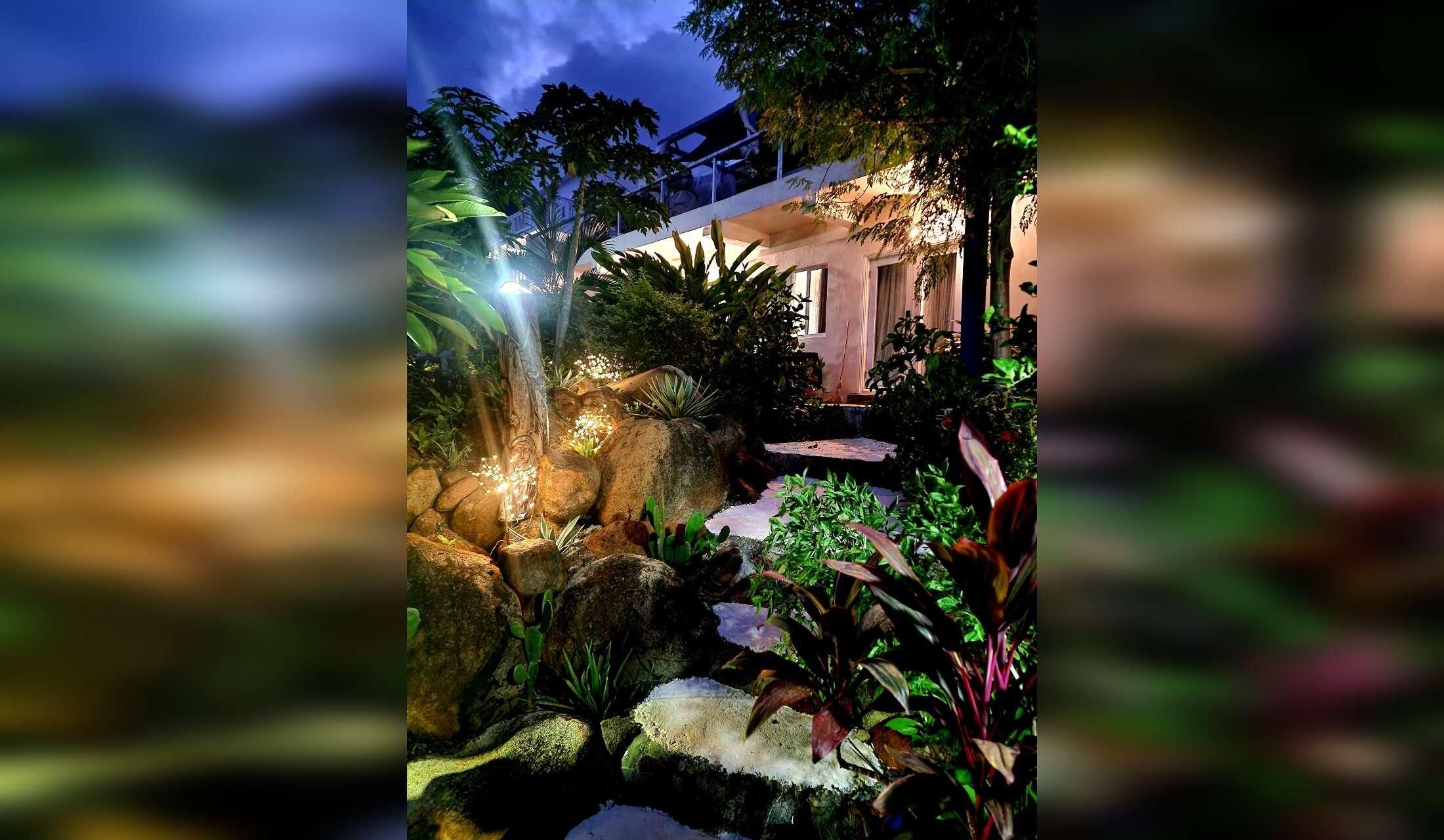 Tropical paradise with modern cons - Image 8