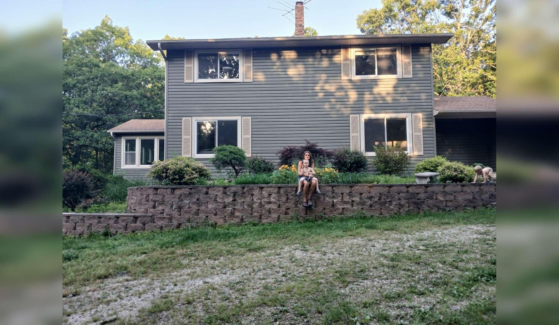 Beautiful House and hobby homestead near Ozark Lake