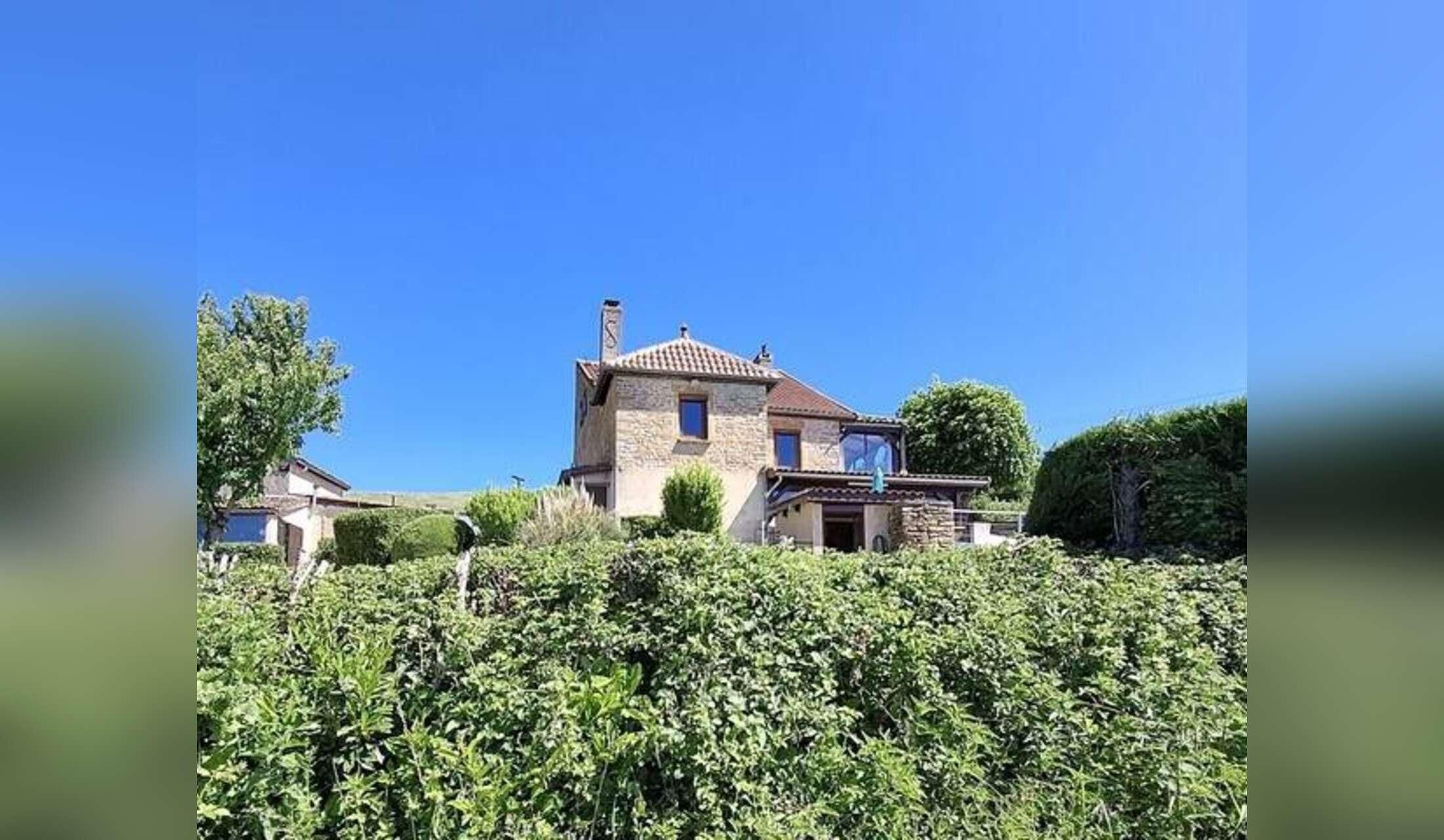 Medium to long term house sit large country house in Burgundy France