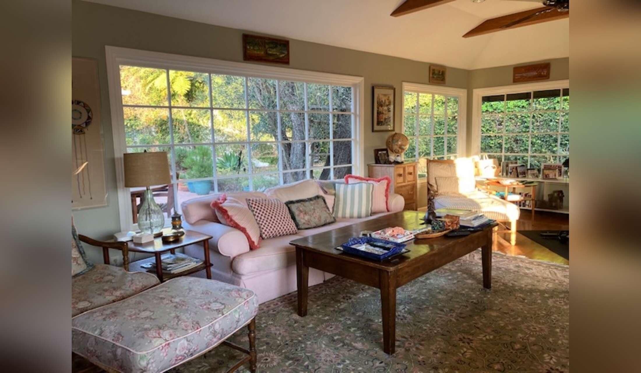 Two wonderful cats, one lovely house, and a great location - Image 8