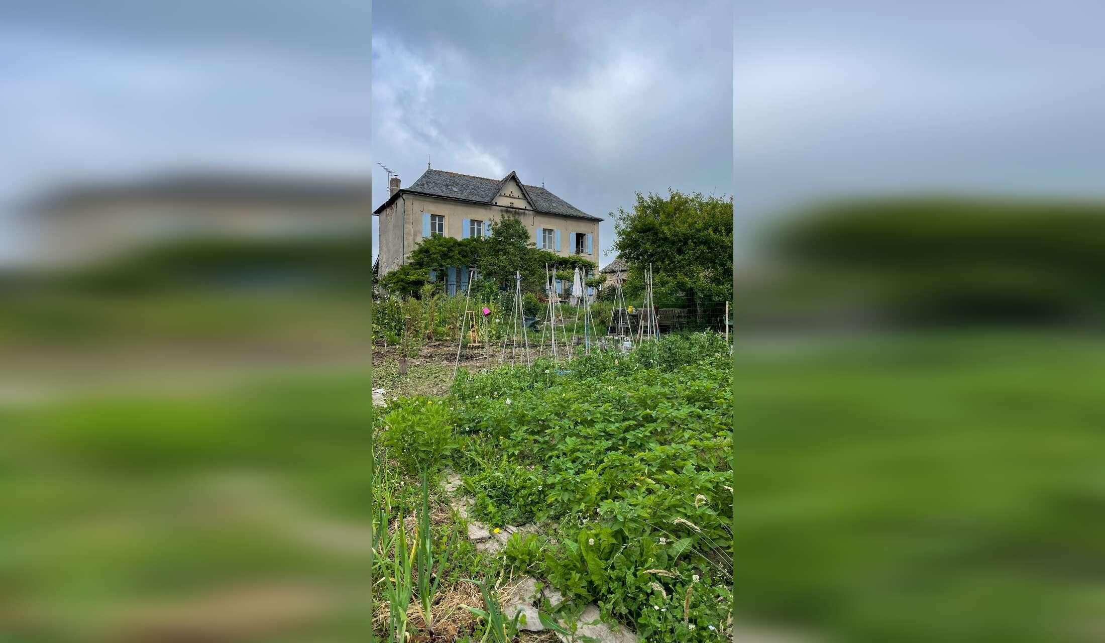 Farmhouse in Aveyron - Animal care - Garden maintenance - Image 3