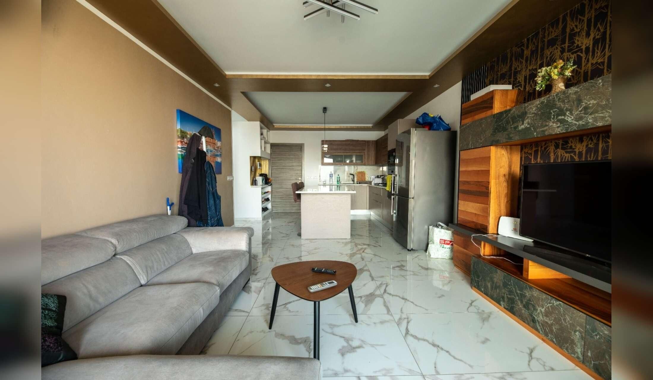 Malta Vegan Home: Private Ensuite Room, Plant-Based Cat Care