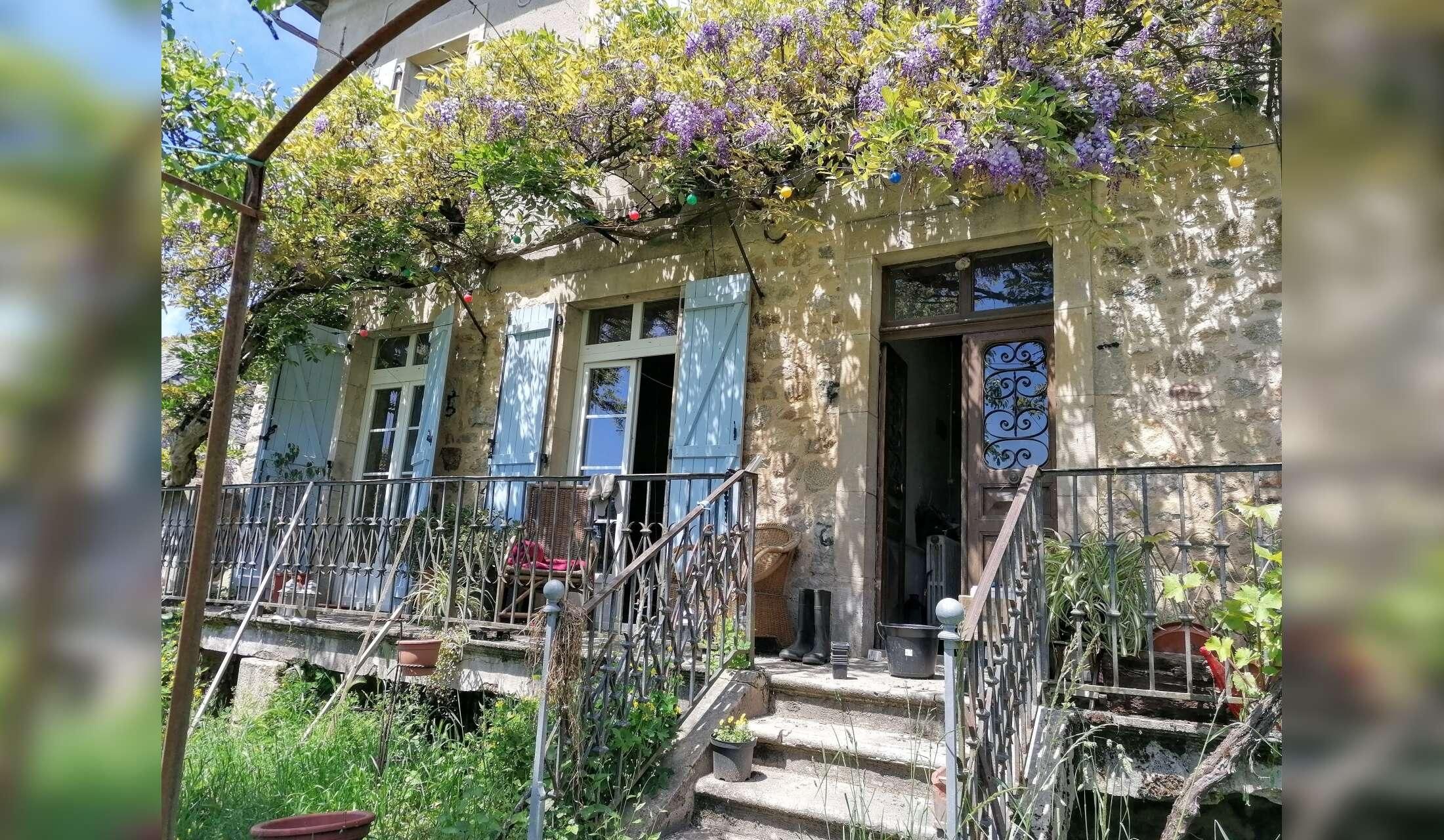 Farmhouse in Aveyron - Animal care - Garden maintenance