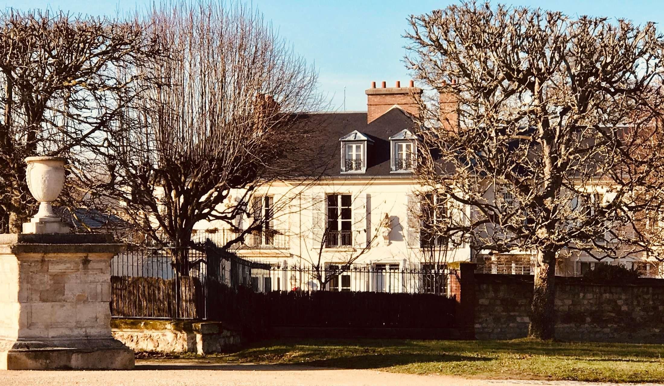 Beautiful old house in St Germain en Laye close to Paris, lovely garden, watched over by friendly black labrador - Image 2