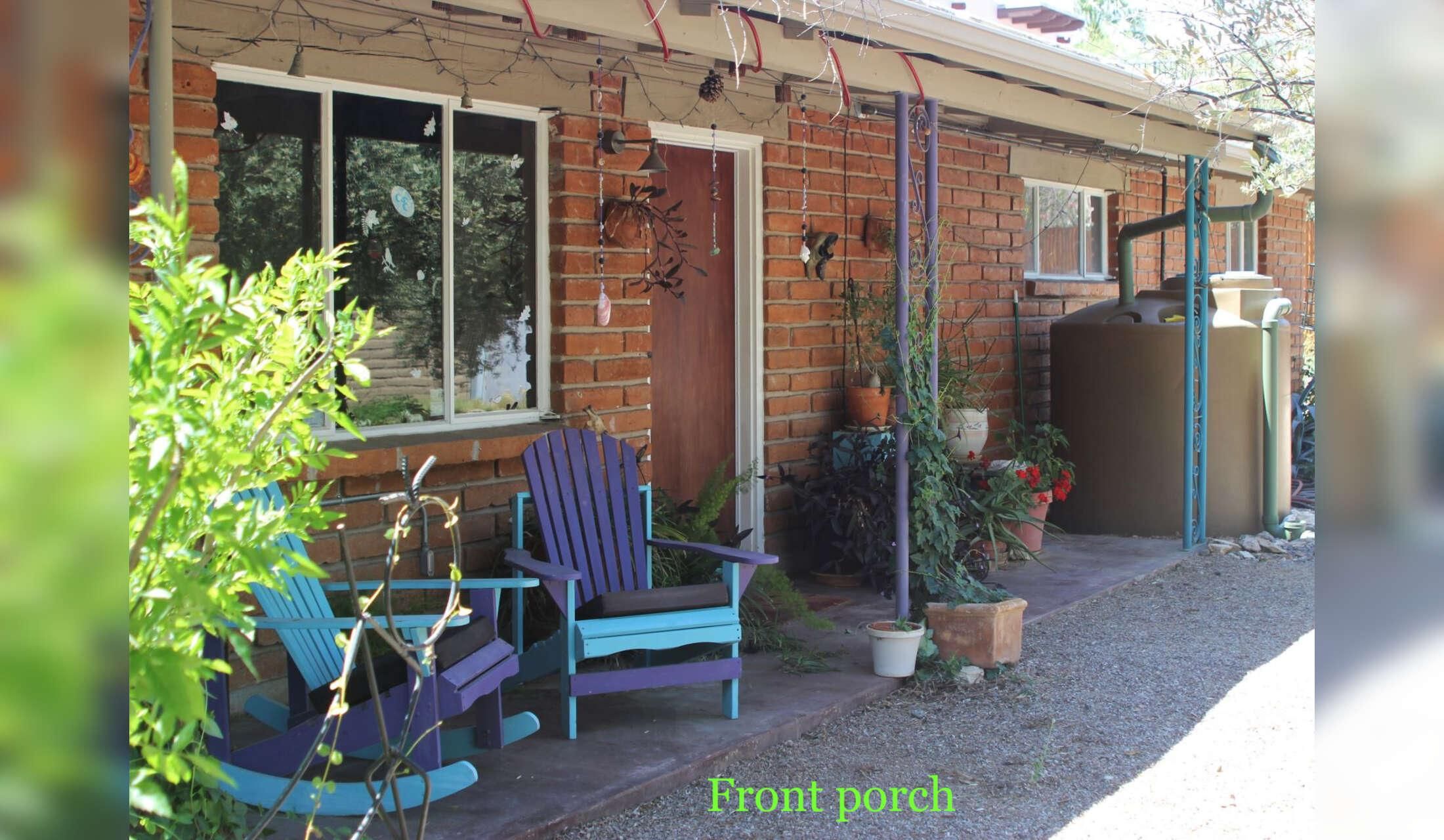 Hummingbird haven w/ 2 cats 19 Oct - 3 Nov