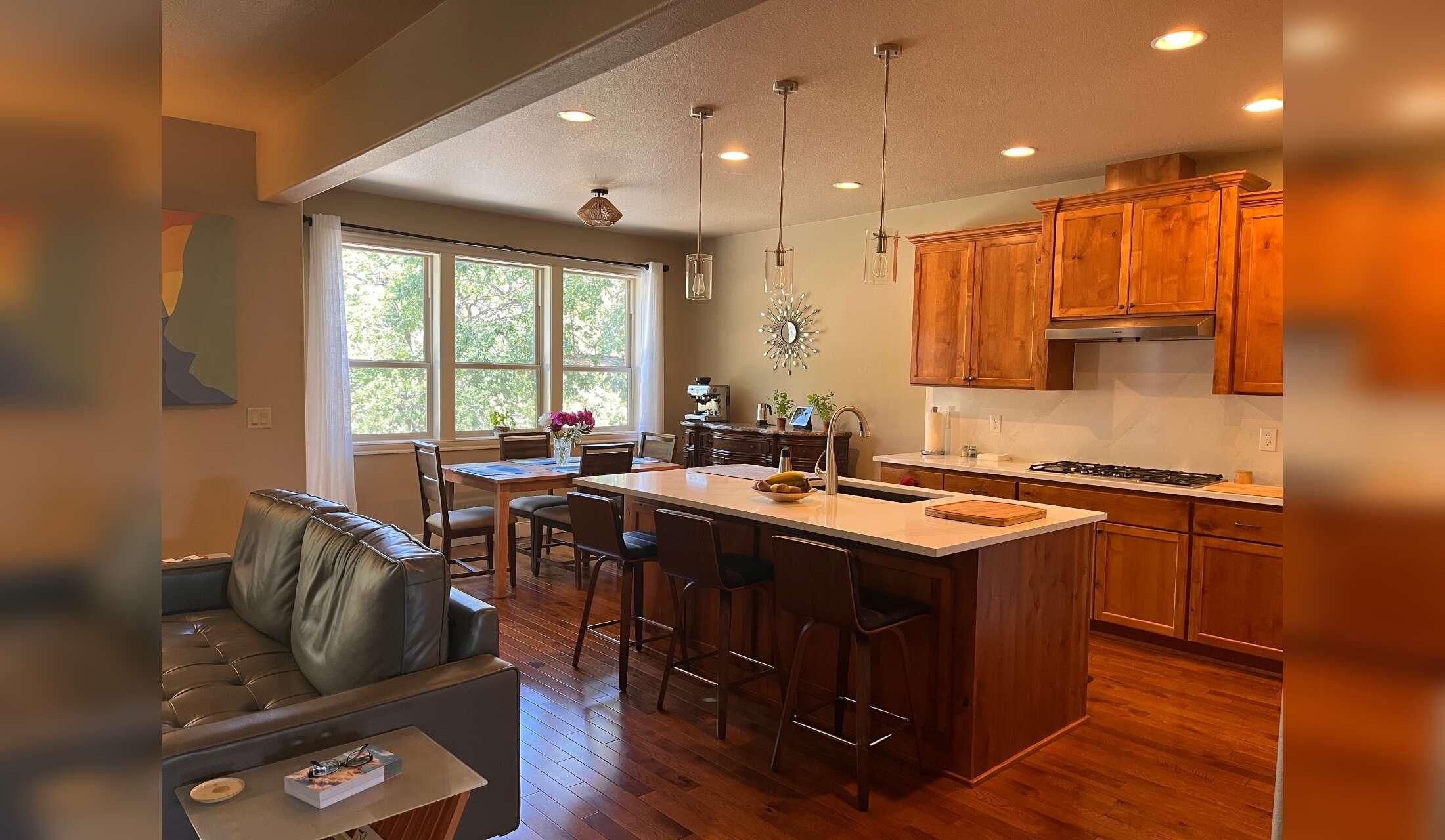 Spacious Southern Oregon Retreat Near Wineries, Hiking & National Parks - Image 2