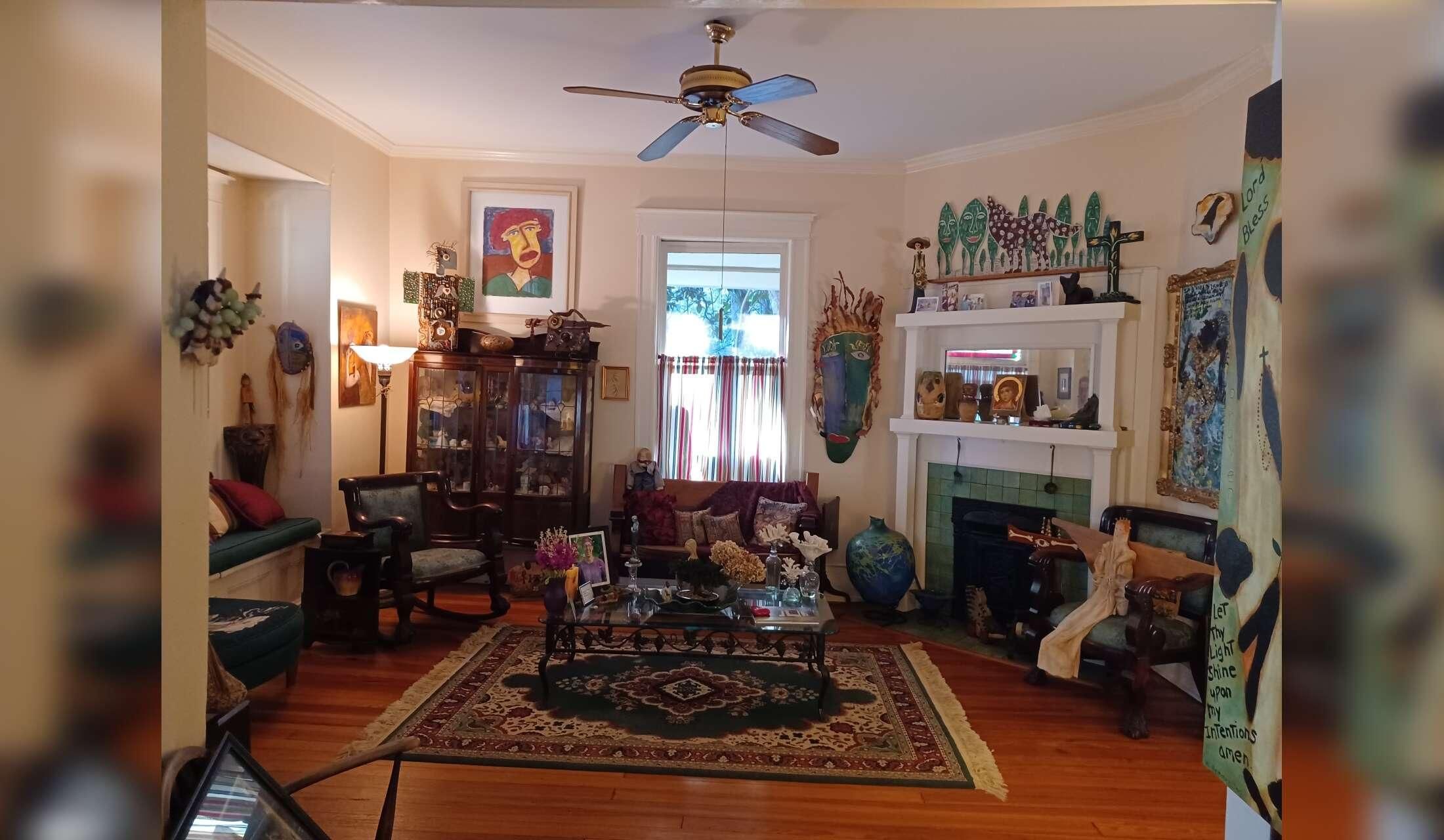 Delightful intown bungelow with elderly female purebred white lab, indoor/outdoor 3-legged cat, and one accrued outdoor feral cat (Non-Paying) - Image 4