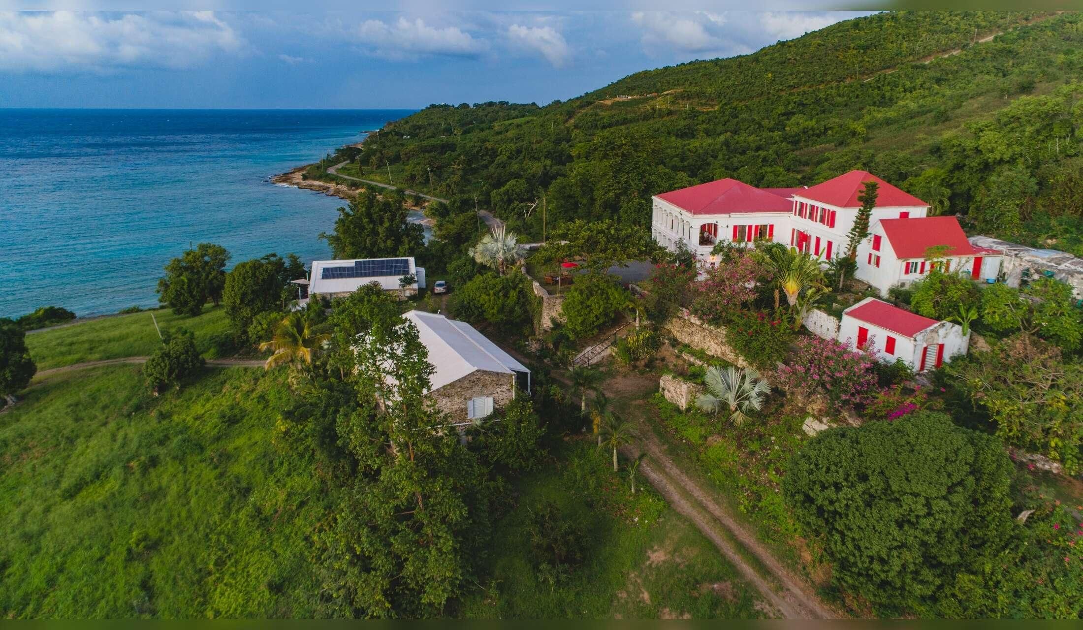 Oceanfront Estate in the Caribbean - Image 4