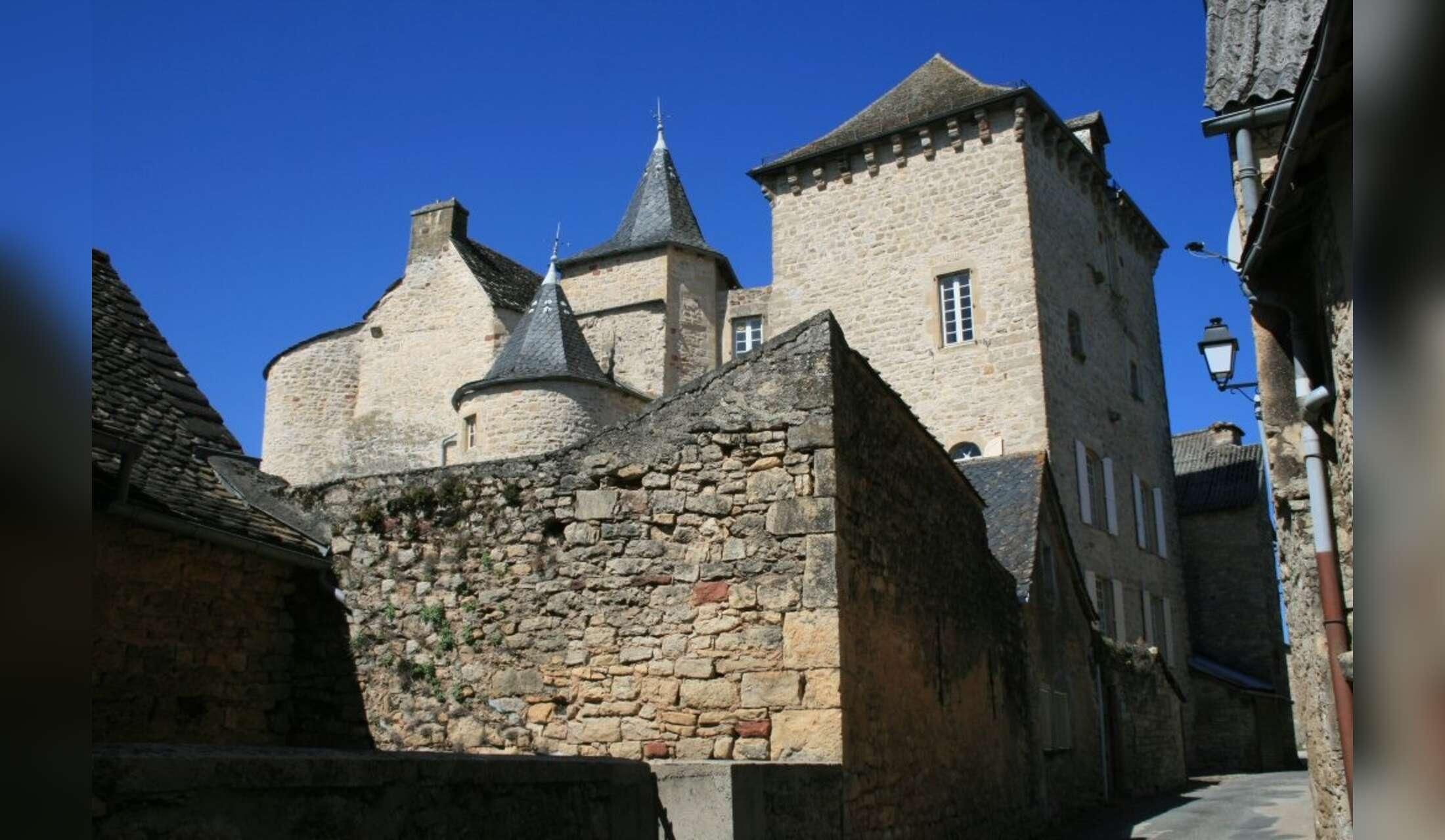 Large but manageable village property with country views - a real chateau - Image 6