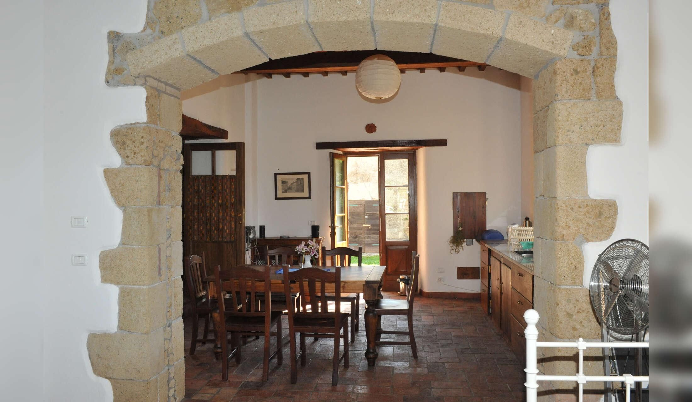 Peaceful winter in Tuscany with a lovely dog – off-grid country home - Image 8
