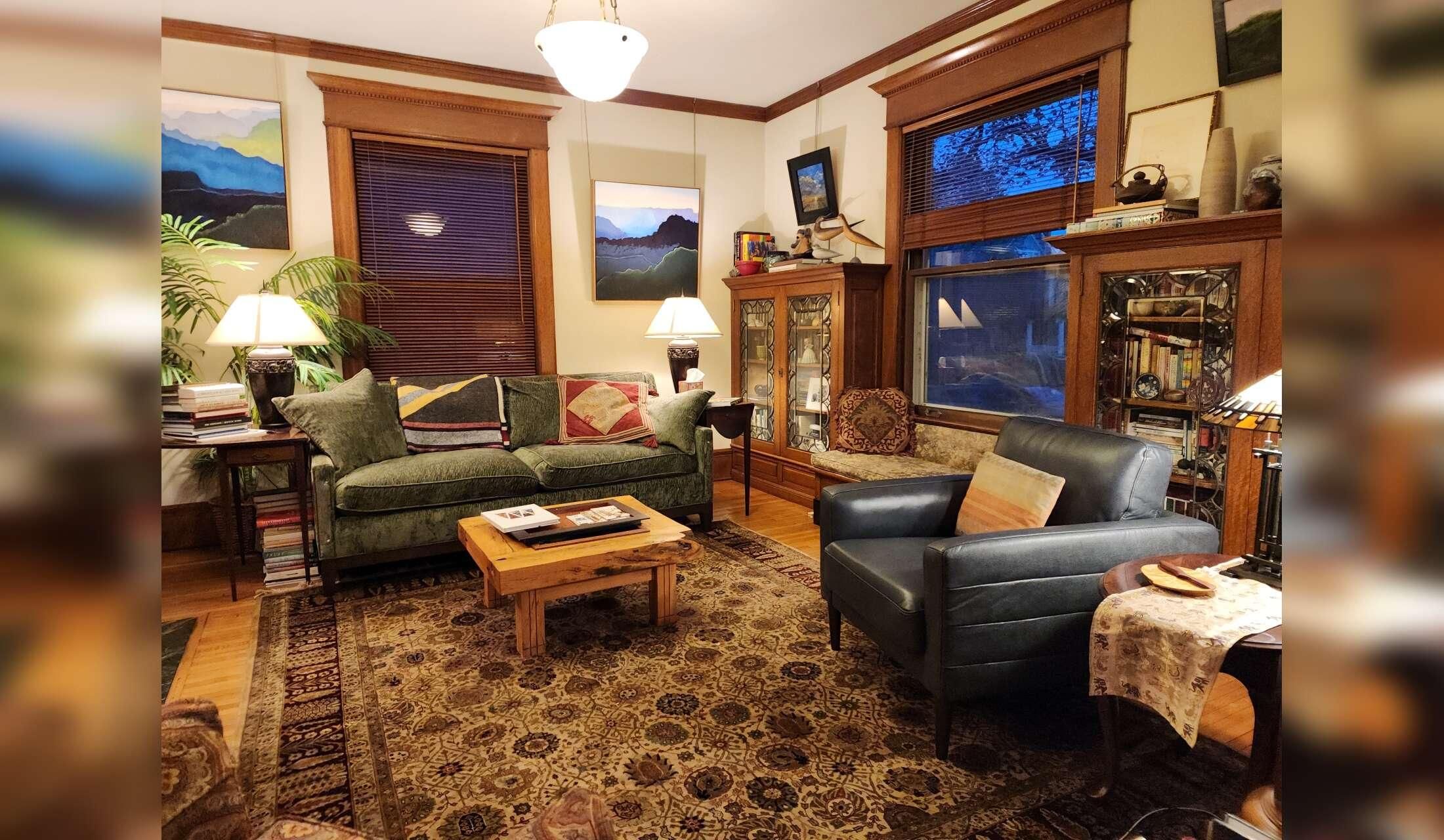 Victorian home with pets in quiet, leafy neighborhood in the city - Image 5