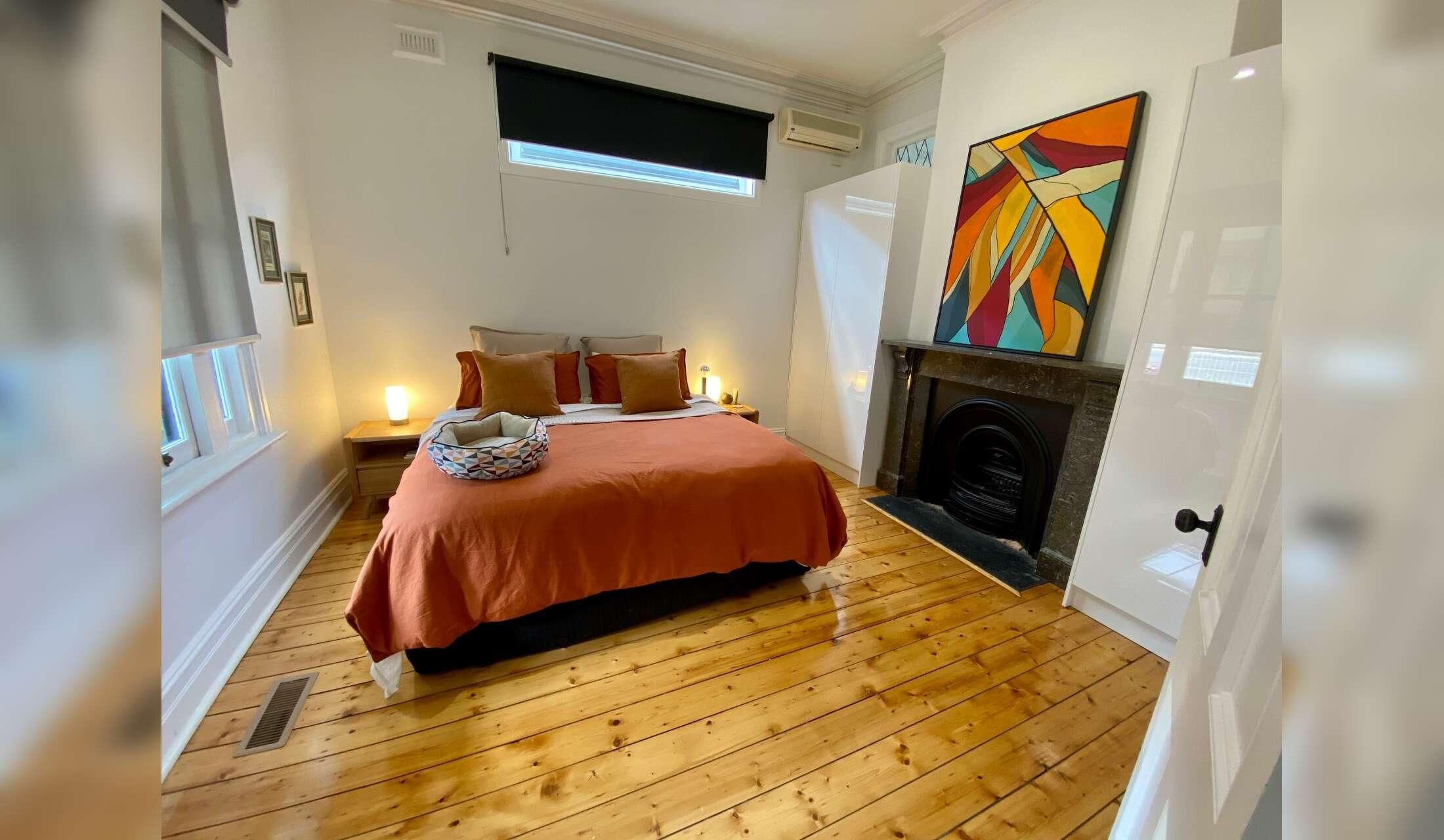 3-bedroom inner city house in vibrant, leafy Flemington - with a gorgeous kitty - Image 9