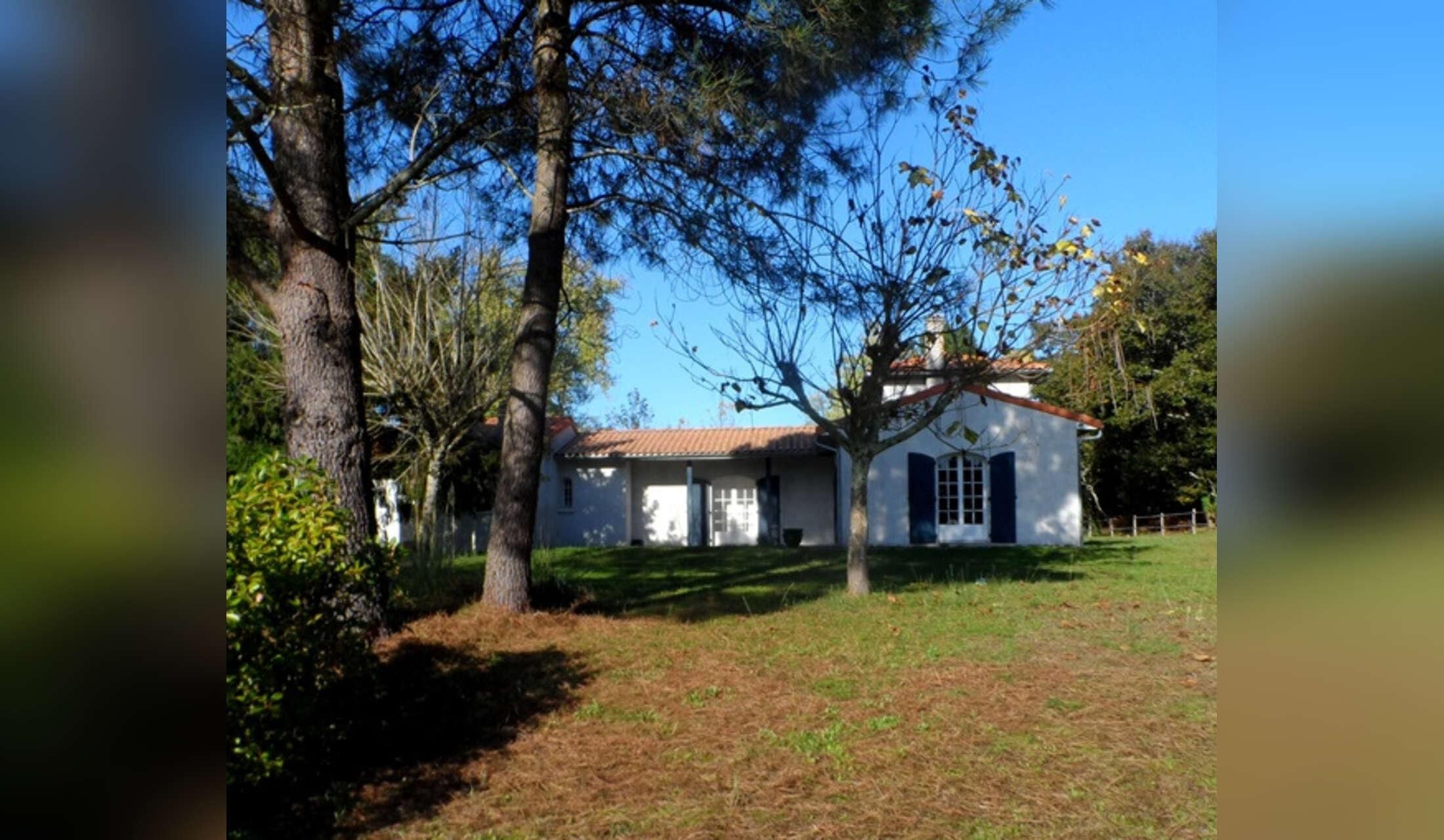 Lovely house on two acres near Bordeaux France