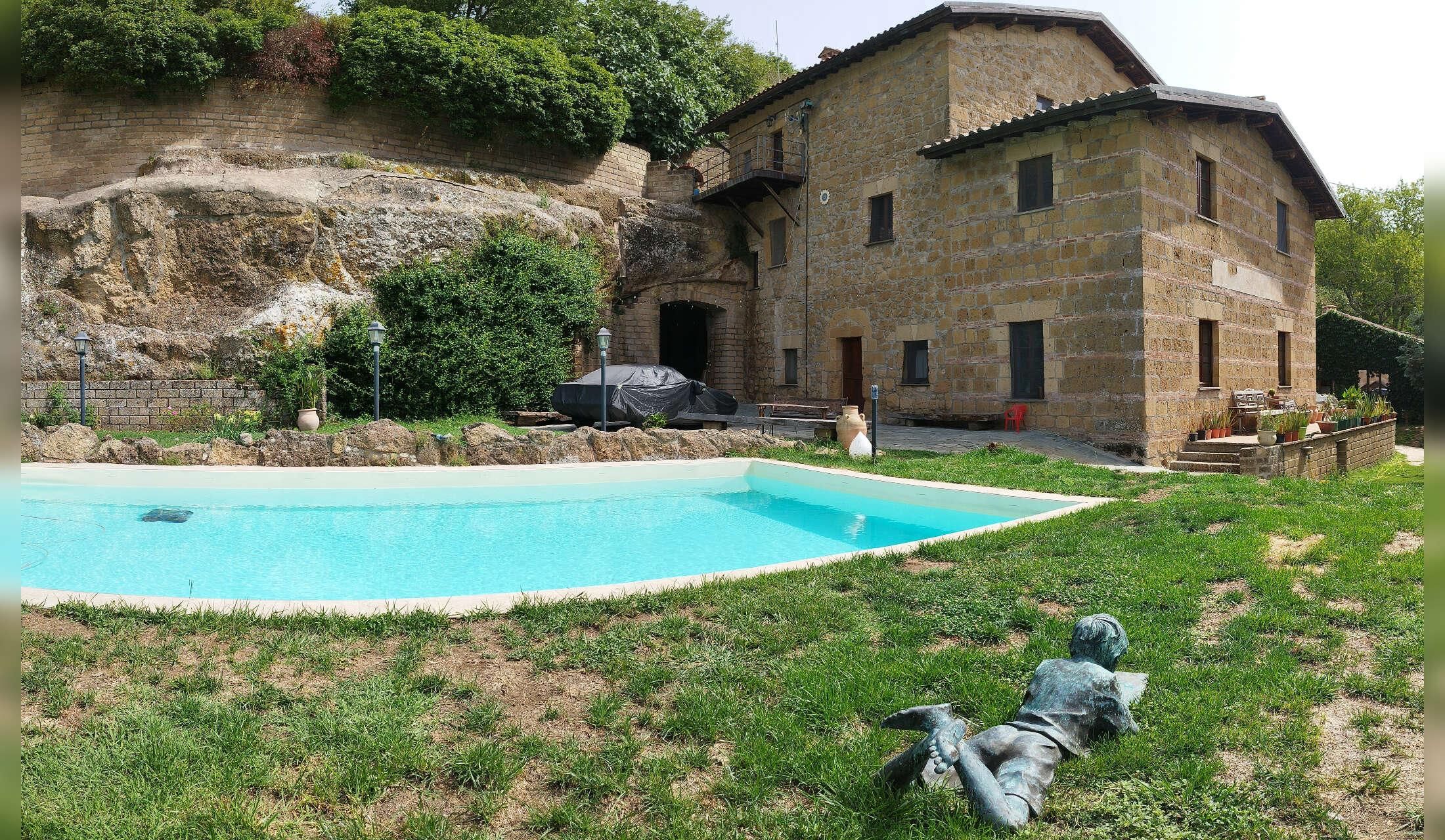 Peaceful winter in Tuscany with a lovely dog – off-grid country home - Image 7