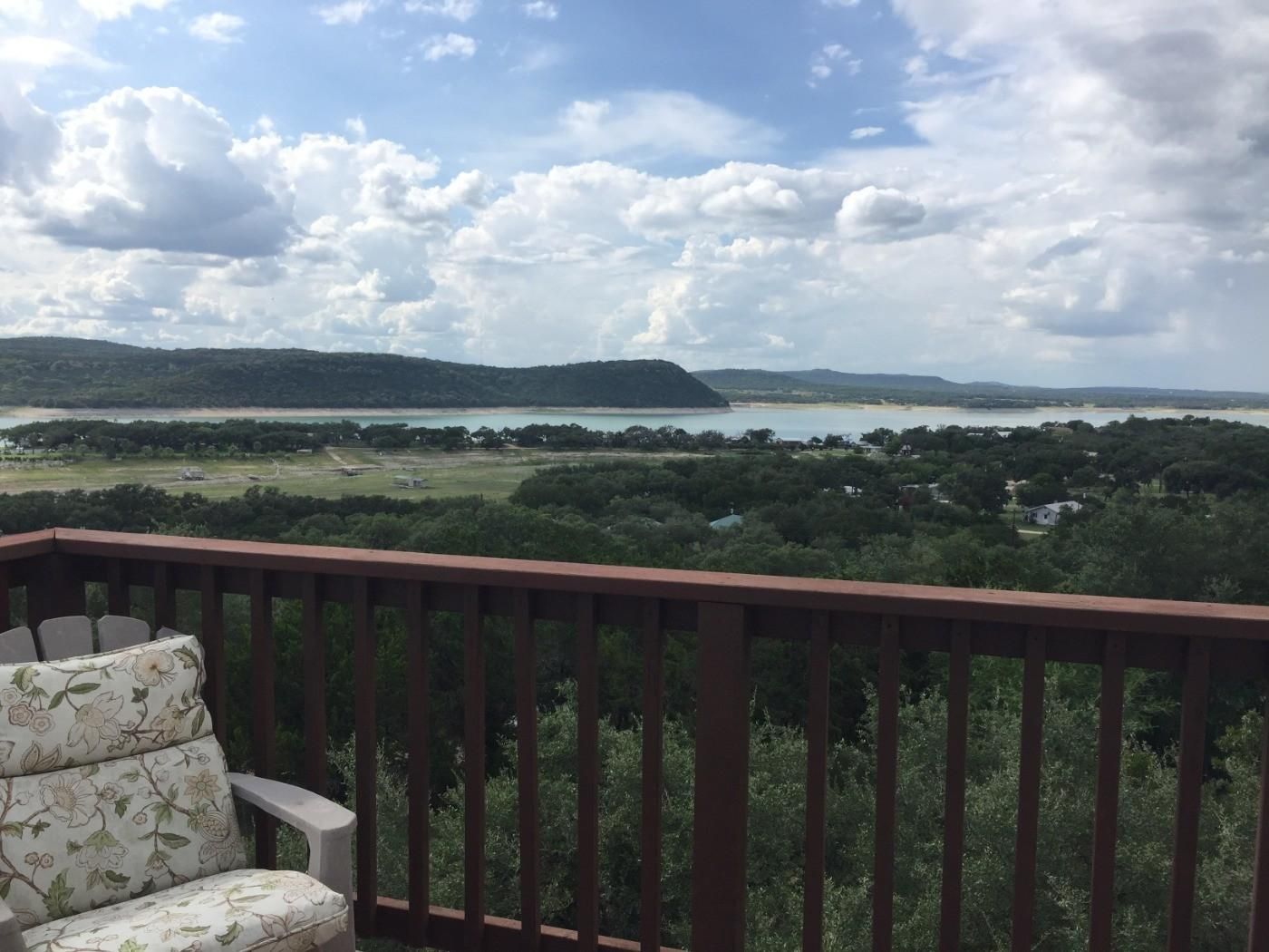 Rural three story lake house near San Antonio with swimming pool and golf simulator - Image 4
